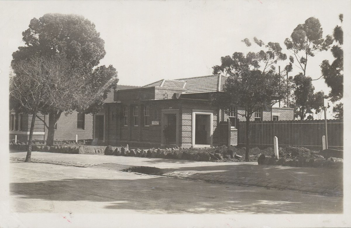 Oakleigh Post Office. Erected 1924 (1917–30)