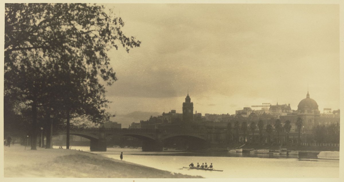 Looking towards Princes Bridge & Flinders St. Station [Melbourne], Melbourne City (c. 1922)