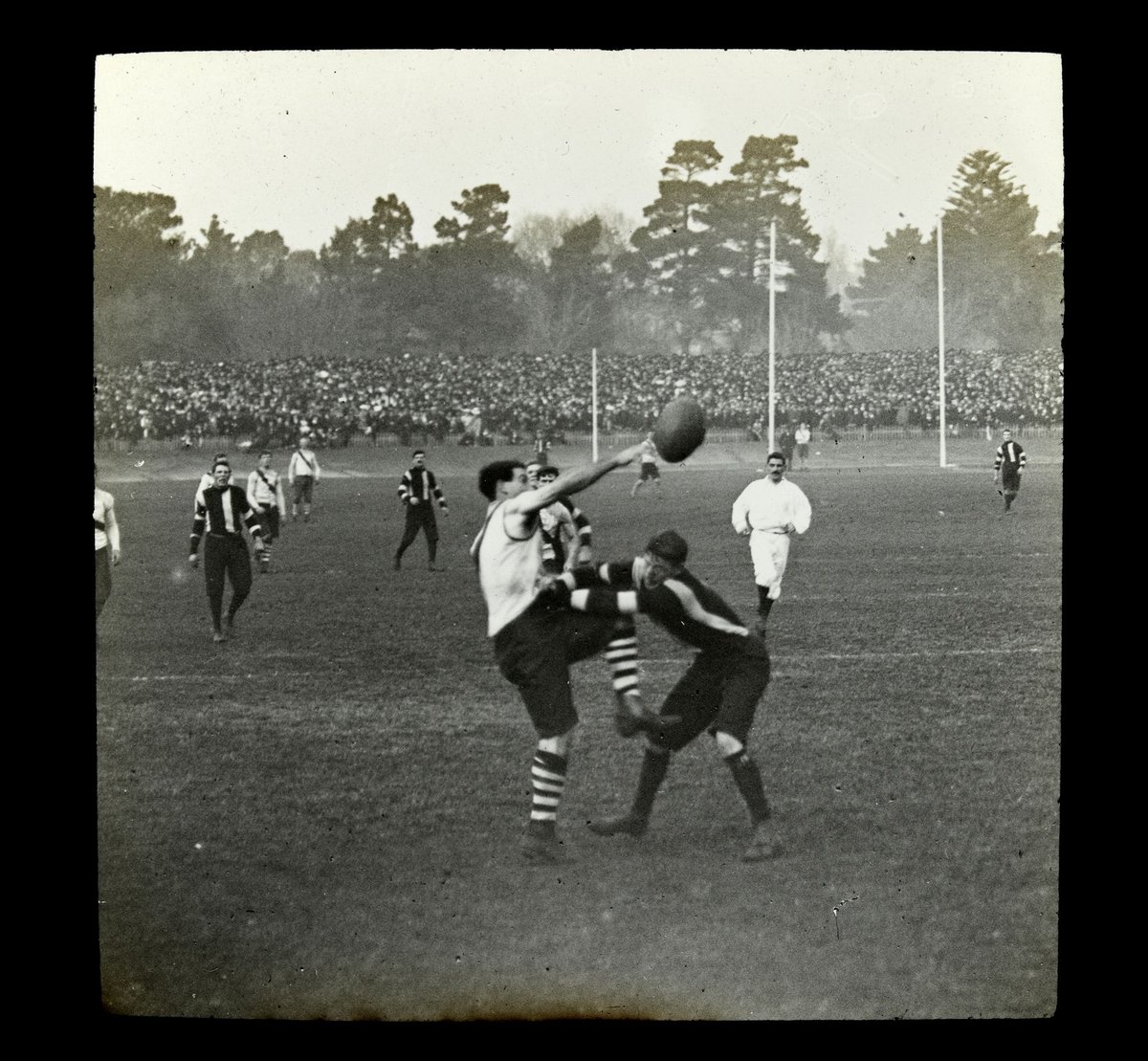 South Melbourne verses St. Kilda before a large crowd (1907–11)