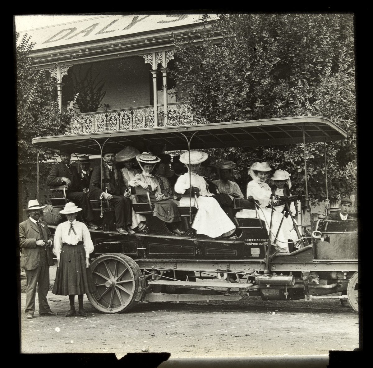 Sheehan's Motor- bus, Melbourne (1909)