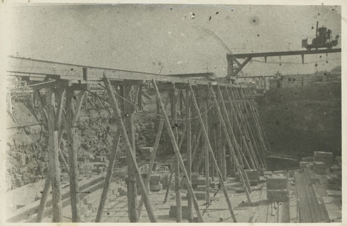 Construction of Alfred Graving Dock, Williamstown (1940–50)