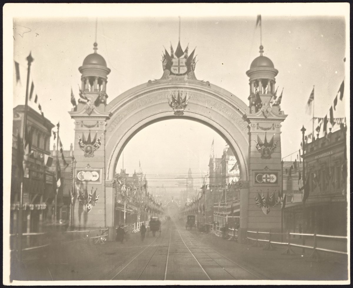Decorative arches erected for the visit of the Duke and Duchess of Cornwall & York, Melbourne, Vic (1901)