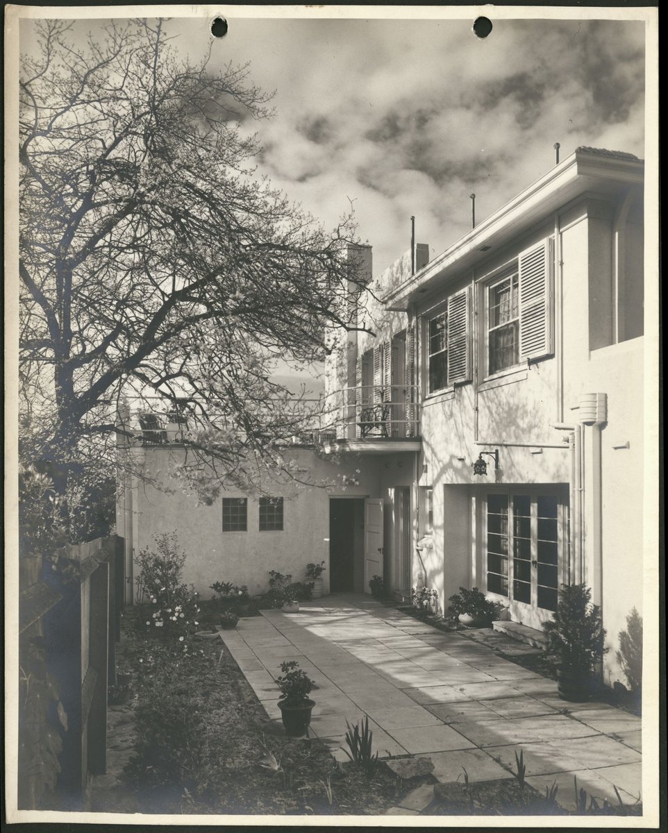 Residence of Mrs Reginald Flack Domain Road South Yarra Vic, Melbourne City (1938)