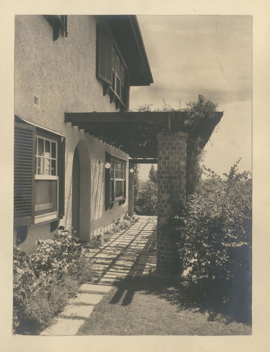 Residence of W. Murray Smith Esq. Macquarie Rd. Toorak Vic (1922)