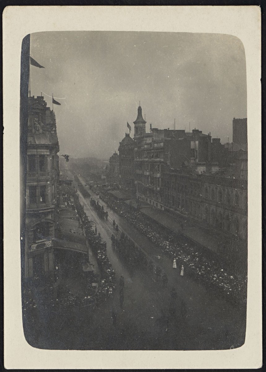 Troops marching down Swanston Street, Melbourne City (1918)