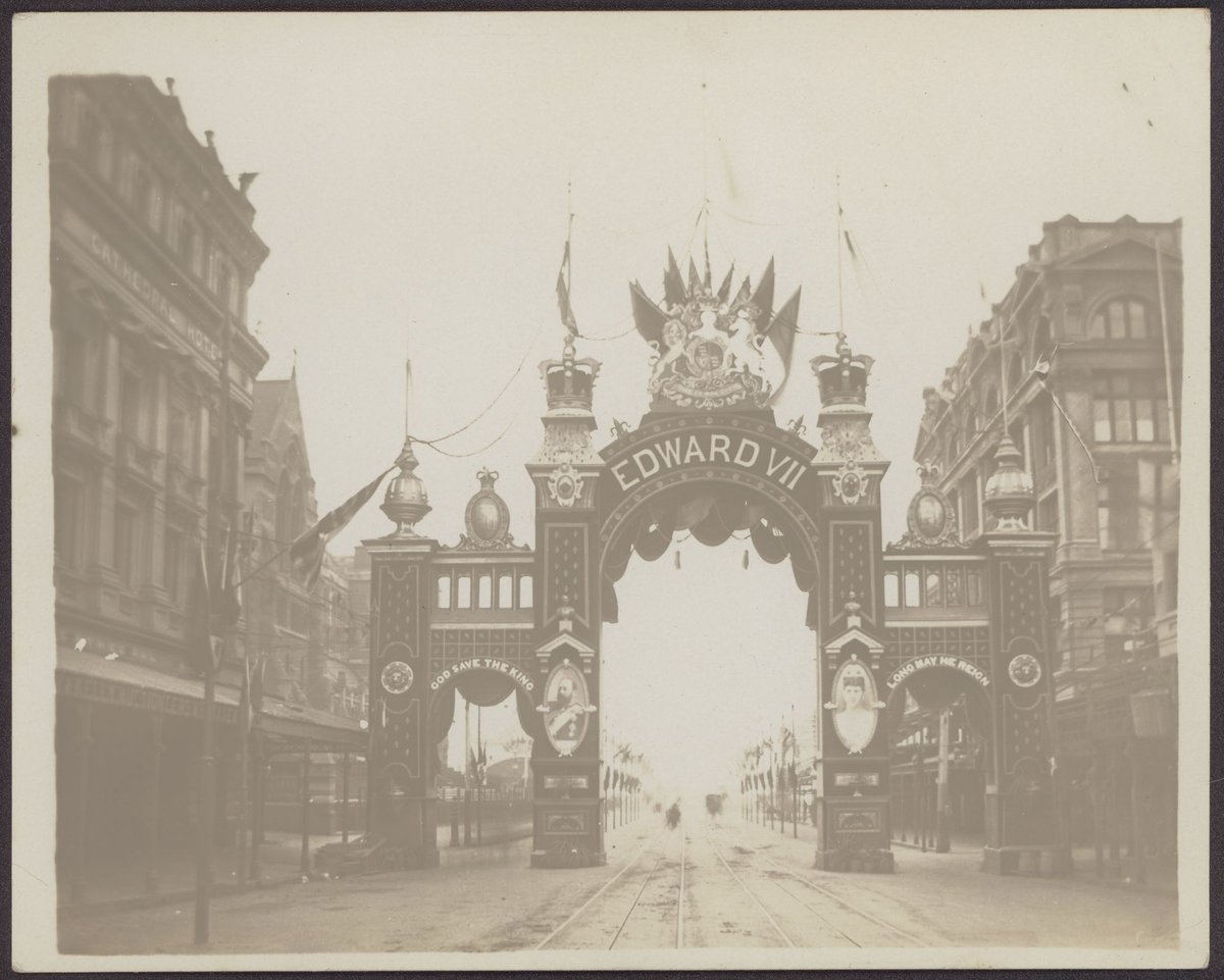 Decorative arches erected for the visit of the Duke and Duchess of Cornwall & York, Melbourne, Vic (1901)