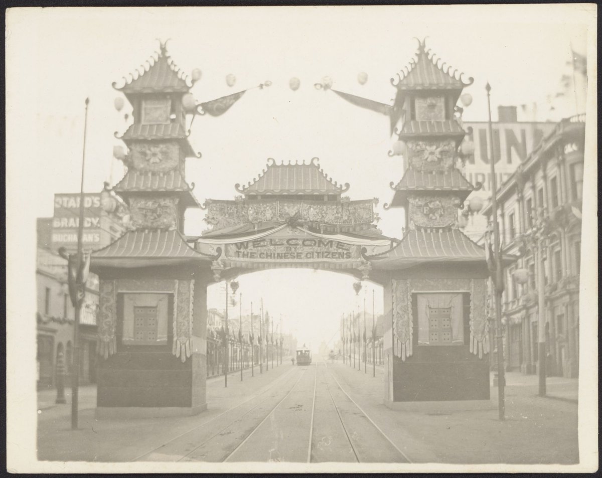 Decorative arches erected for the visit of the Duke and Duchess of Cornwall & York, Melbourne, Vic (1901)