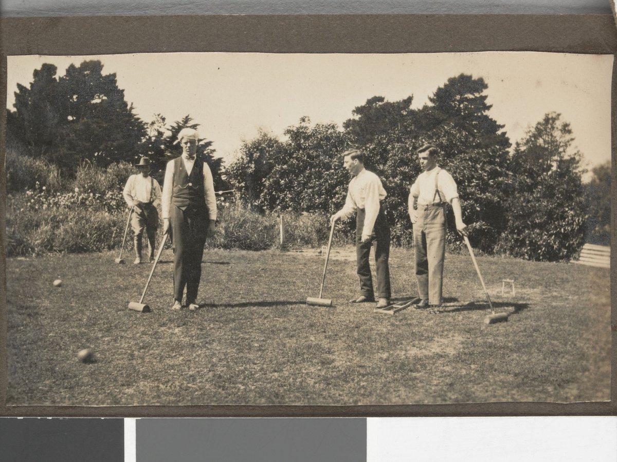 Soldiers relaxing, Hethersett Private Repatriation Hospital, Burwood, Vic (1914–20)