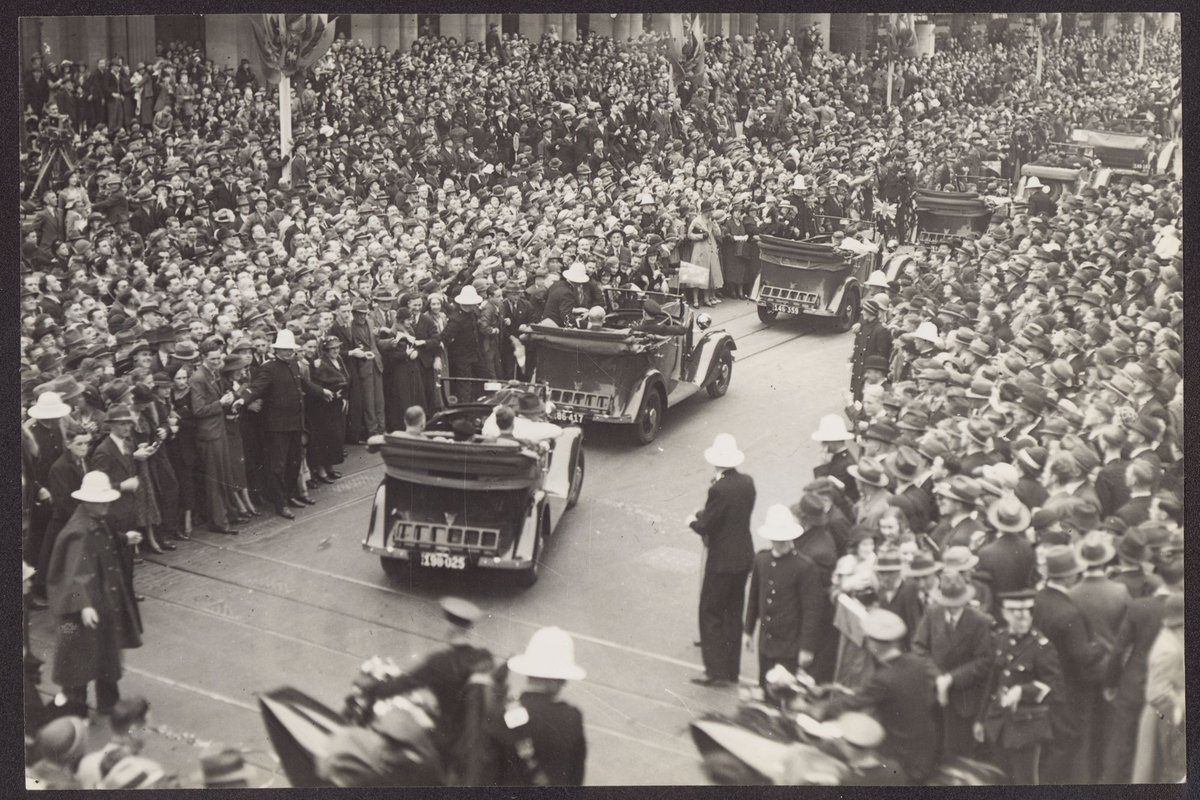 Triumphal procession of the flyers through the streets of Melb. i.e. Melbourne (1934)