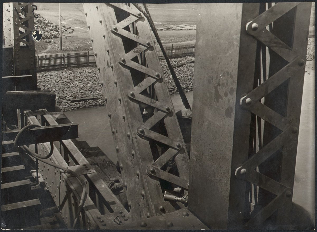 South Kensington to West Footscray, Bridge over Maribyrnong River : 175 ft. truss span Maribyrnong River bridge (1928)