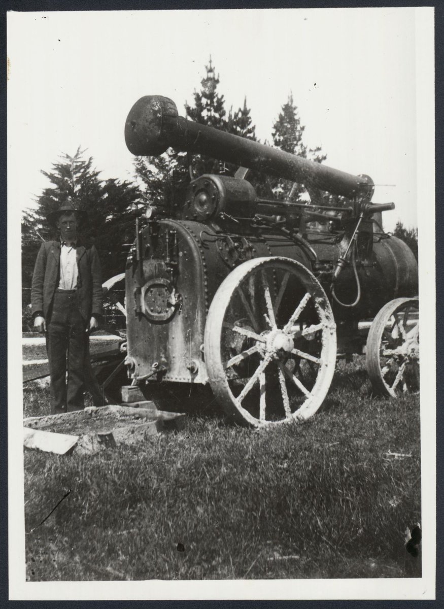 "Collection of images of unidentified people and places, in Melbourne and possibly around the Warrnambool area." (1984?)