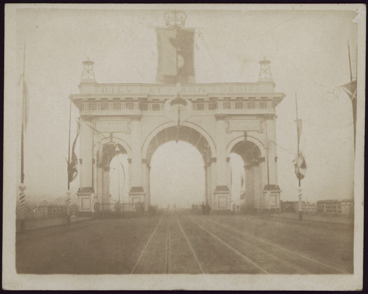 Decorative arches erected for the visit of the Duke and Duchess of Cornwall & York, Melbourne, Vic (1901)