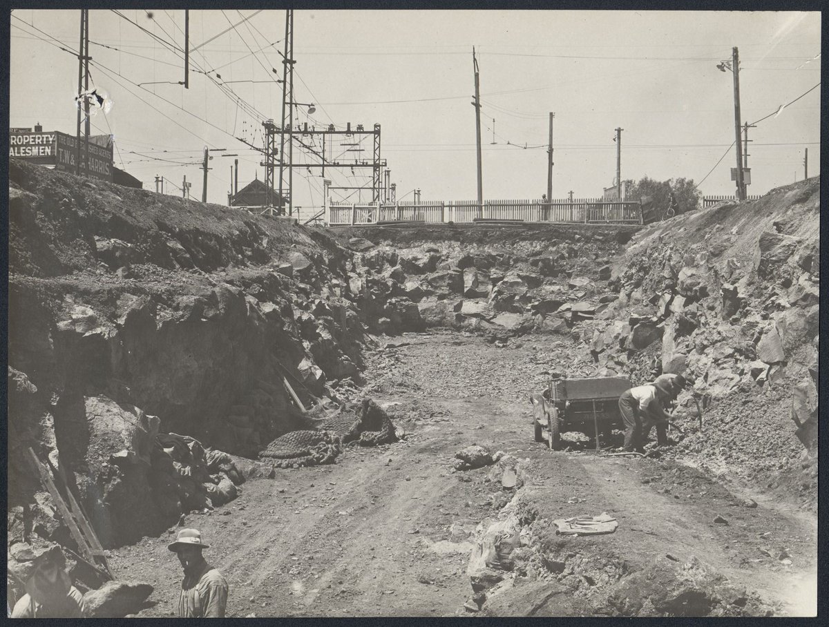 South Kensington to West Footscray, excavating (1926)