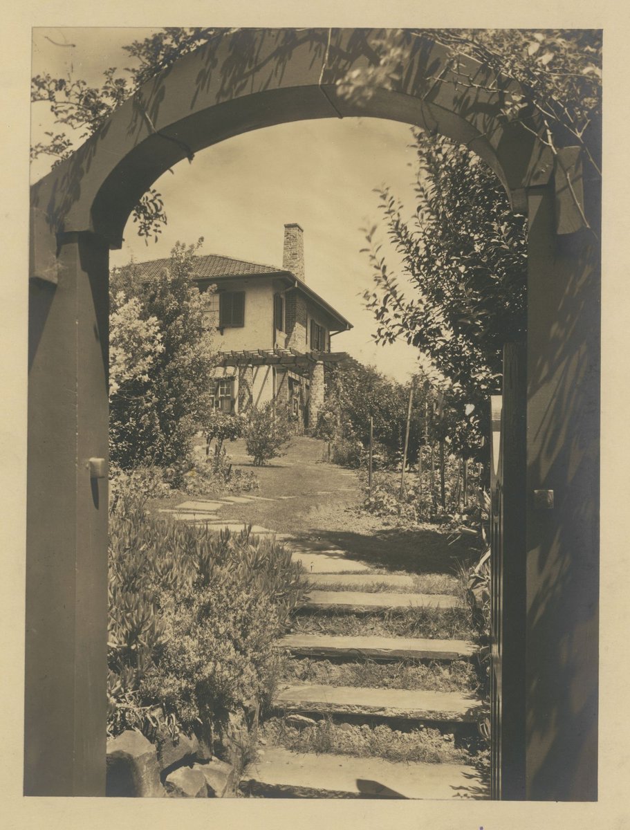 Residence of W. Murray Smith Esq. Macquarie Rd. Toorak Vic (1922)