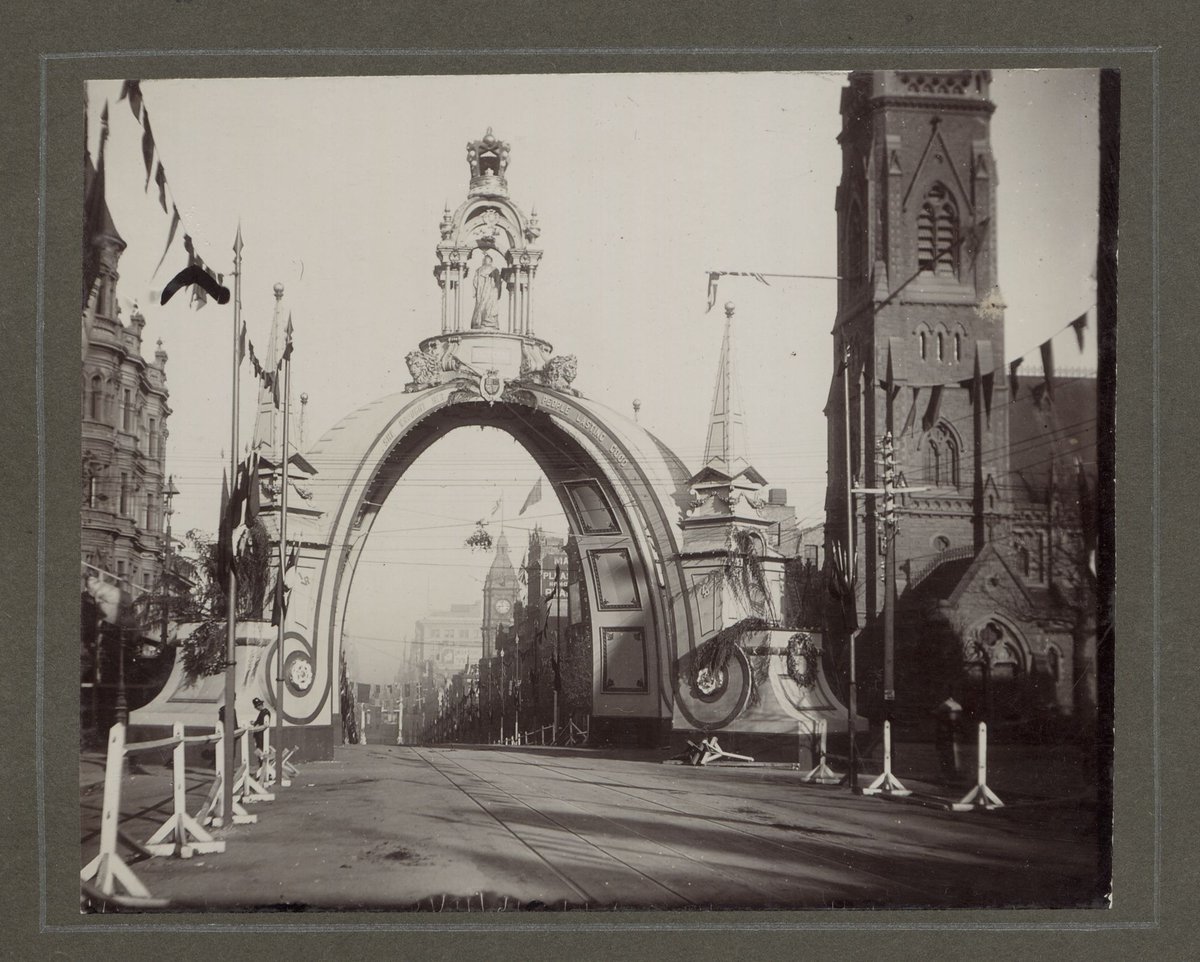 Decorations in Melbourne streets celebrating the visit of the Duke and Duchess of Cornwall and York (1901)