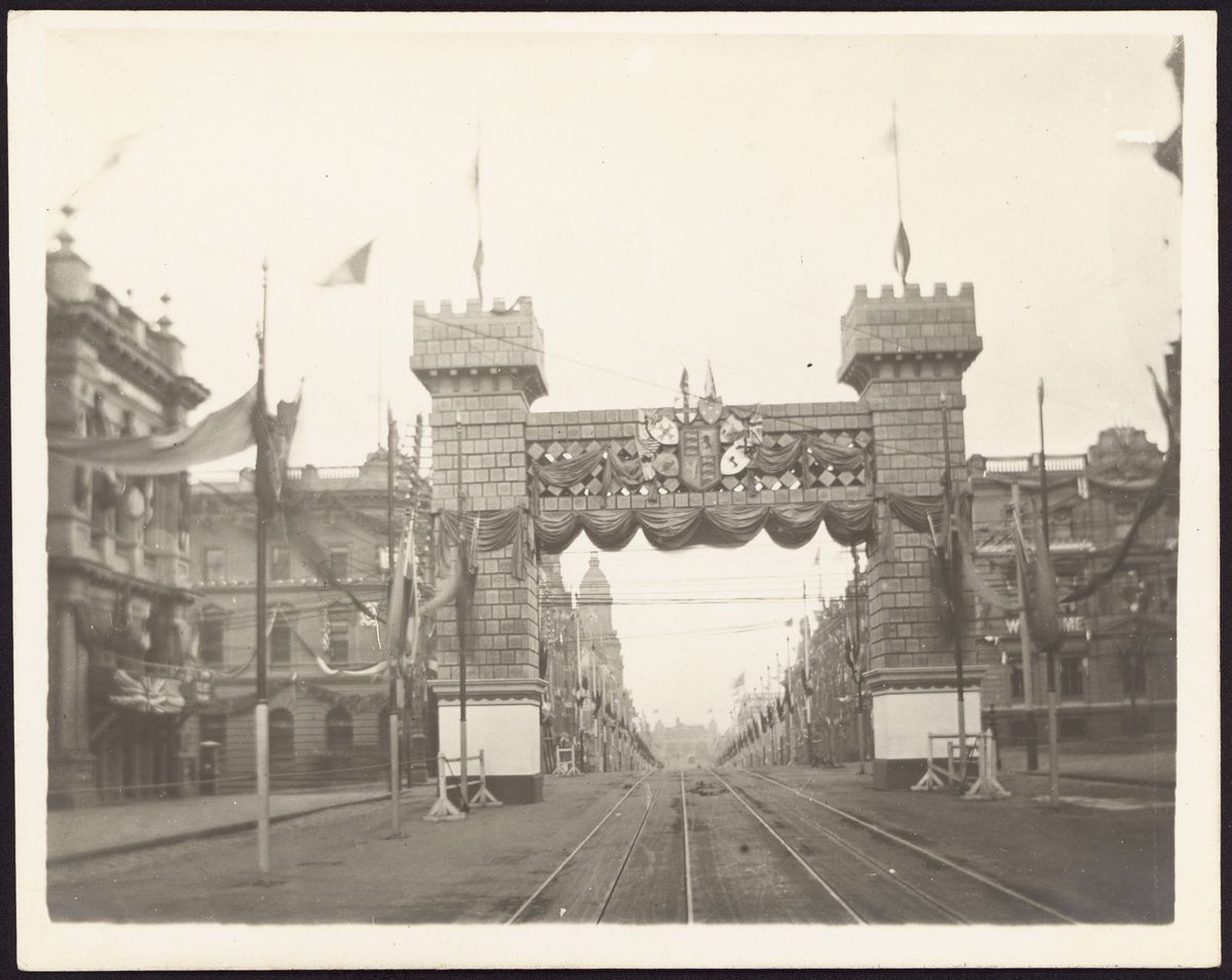 Decorative arches erected for the visit of the Duke and Duchess of Cornwall & York, Melbourne, Vic (1901)