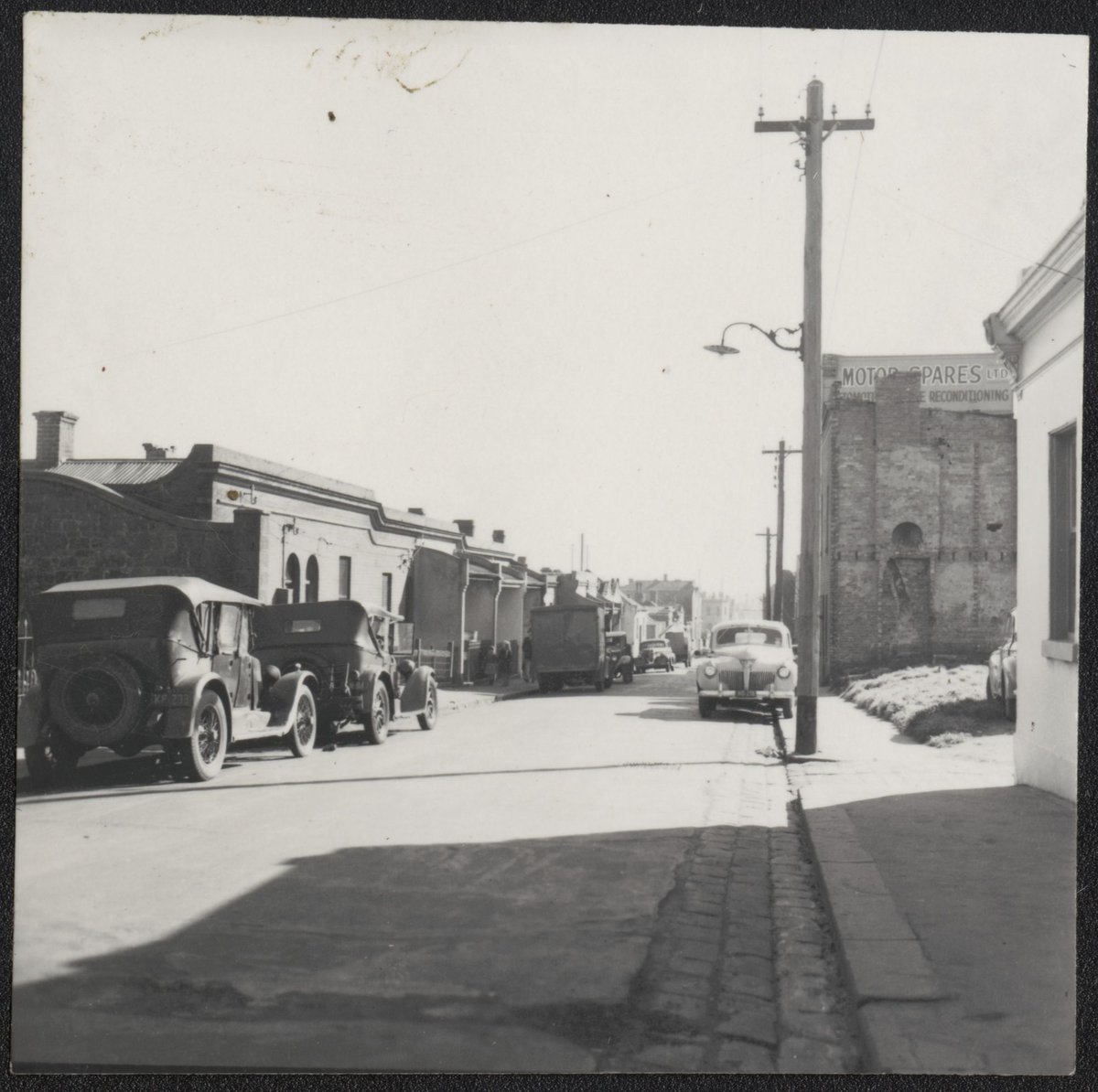 View of unidentified suburban street, Melbourne (1940–50)