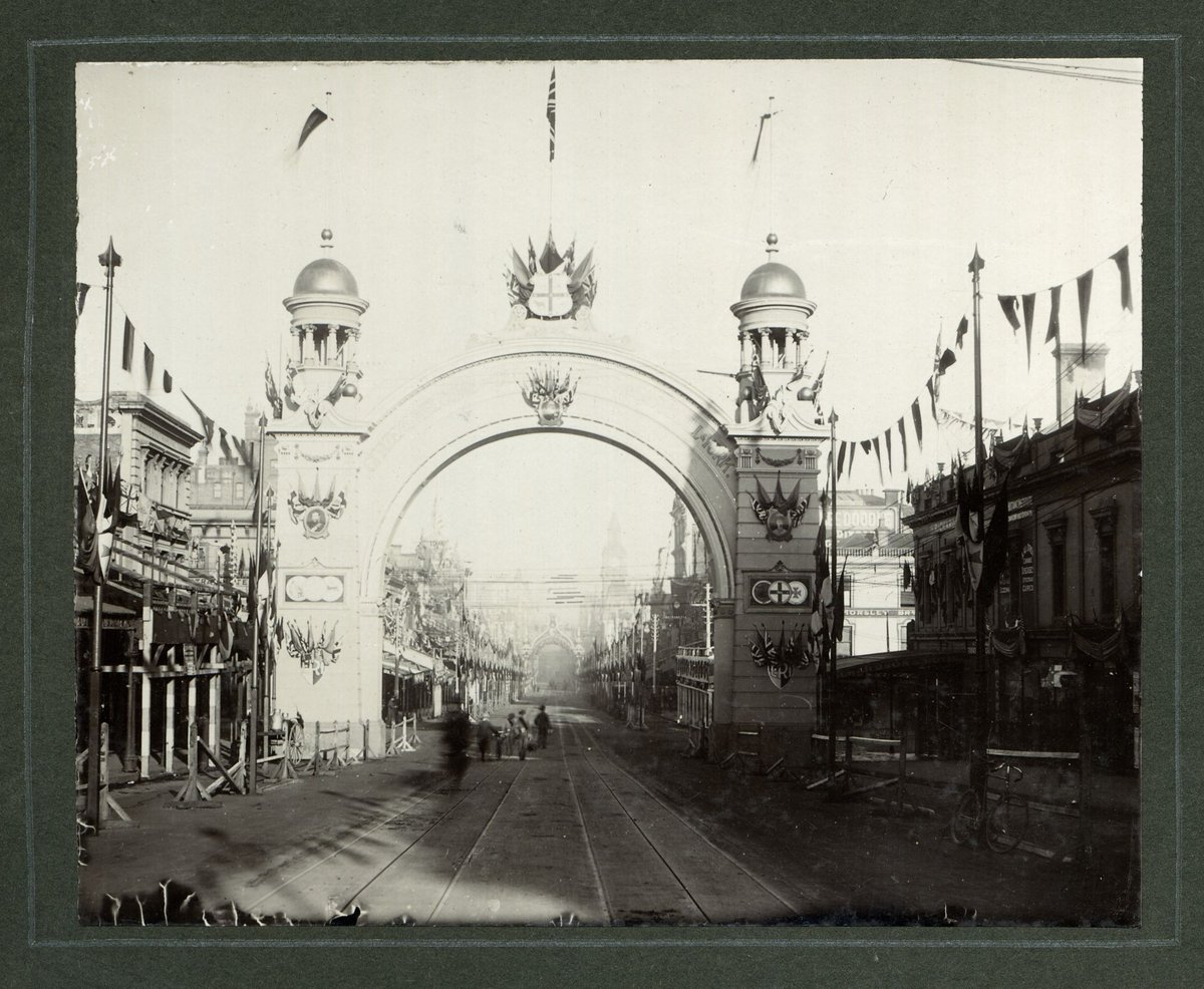 Decorations in Melbourne streets celebrating the visit of the Duke and Duchess of Cornwall and York (1901)