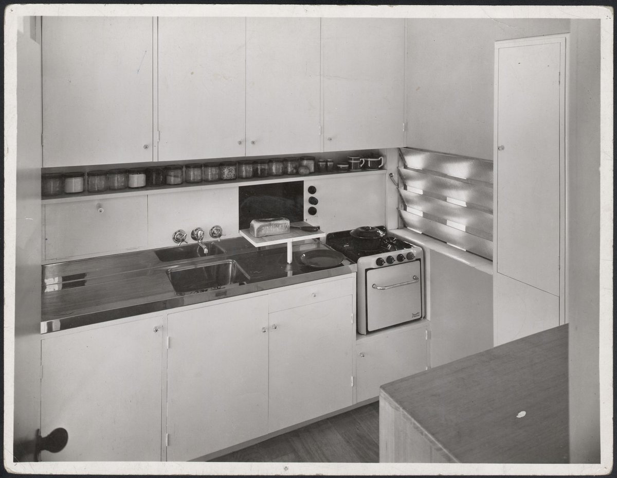Clendon, batchelor flats, Armadale, Victoria (1939)
