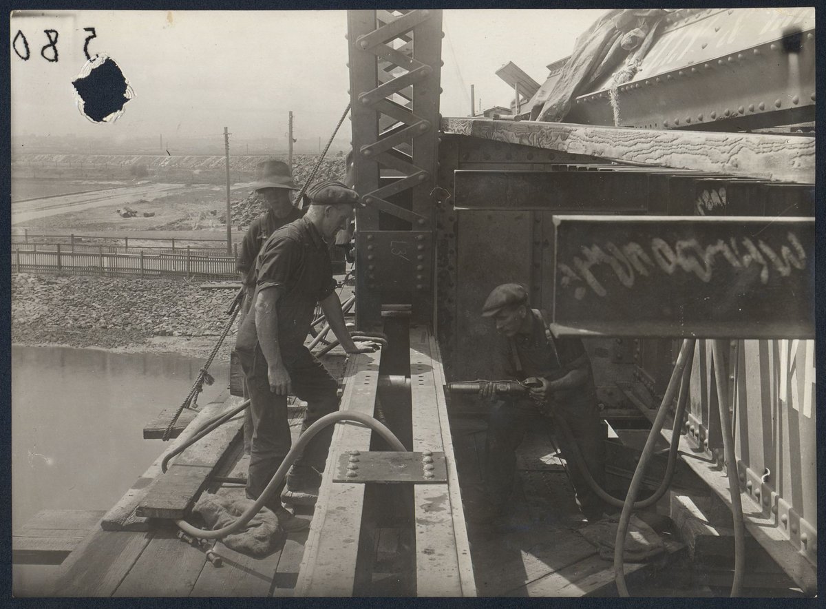 South Kensington to West Footscray, Bridge over Maribyrnong River : 175 ft. truss span Maribyrnong River bridge (1928)