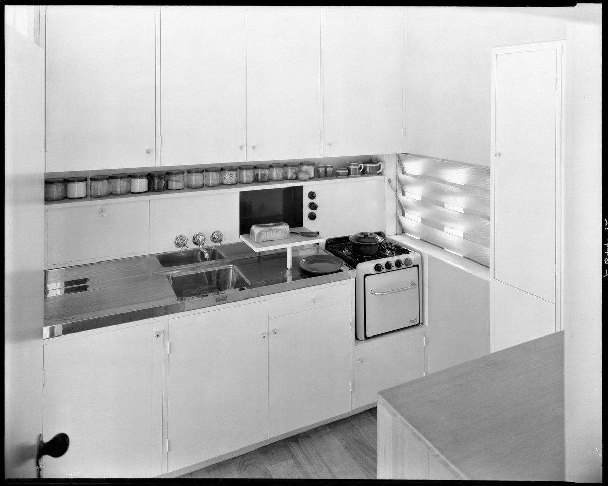 "Clendon flats, corner Clendon and Malvern Road, Armadale designed by Roy Grounds" (c. 1940)