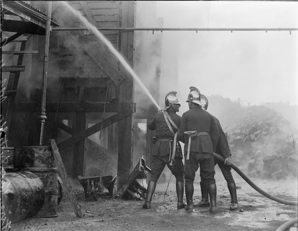 Fire, Tar Distiller South Melbourne Nov/23 (1914–33)