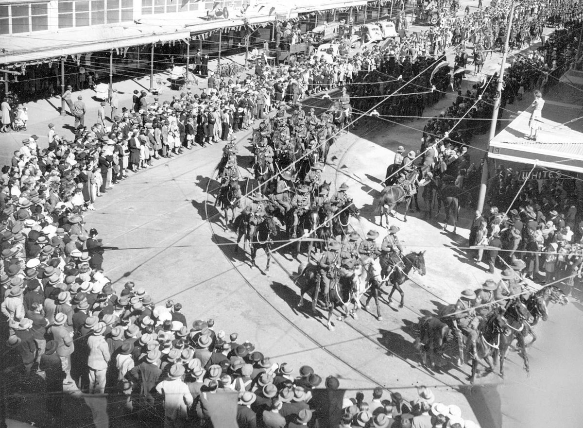 Australian soldiers marching through Melbourne streets, Melbourne City (1940–45)