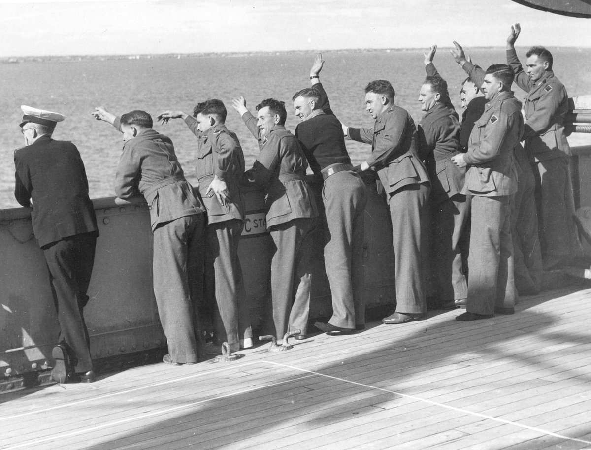A partial view of the sea and of a wave of soldiers from the transport as she sailed up the bay, Port Melbourne (1937–43)