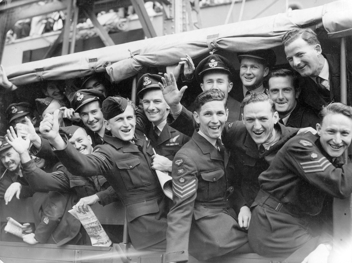 Men of the R.A.A.F. on their return to Melbourne, Brighton (1945)