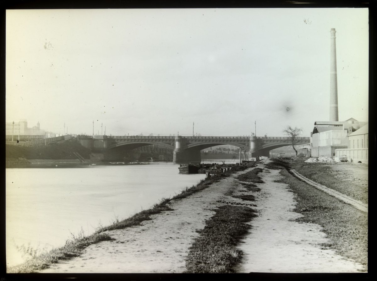 River Yarra and Princes Bridge, looking East, Melbourne City (1875–1938)