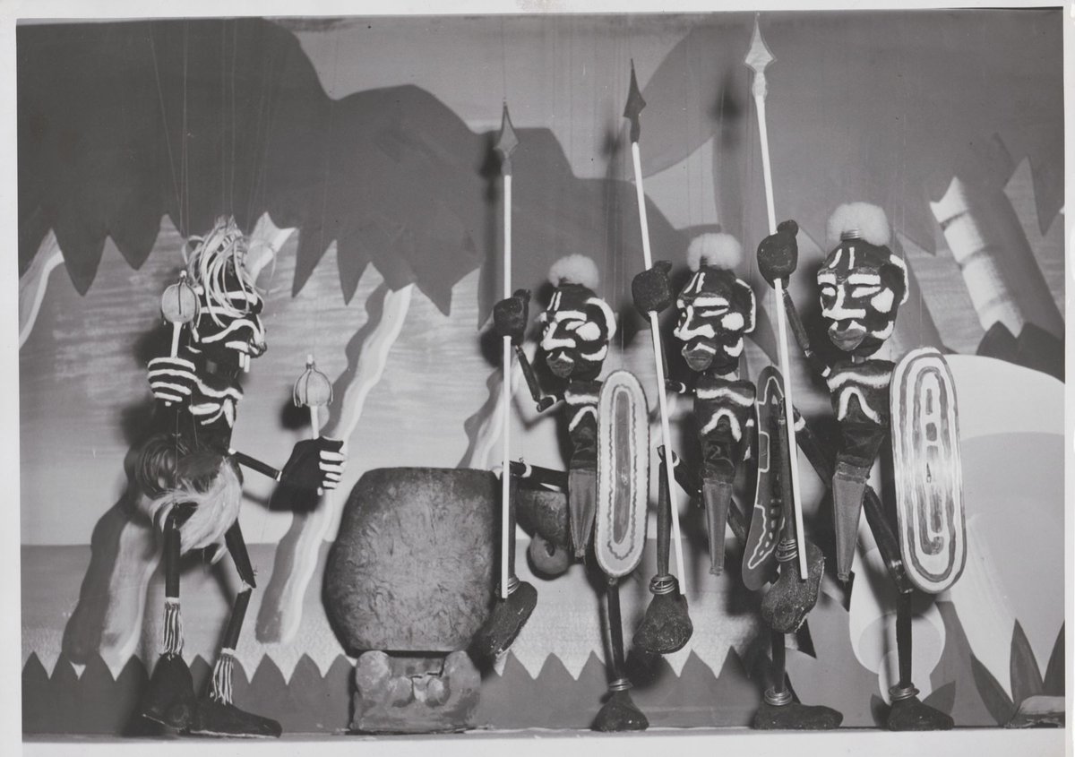 Freda & Raeburn Griffith's puppet Easter puppet show at Myers, Melbourne (1954)
