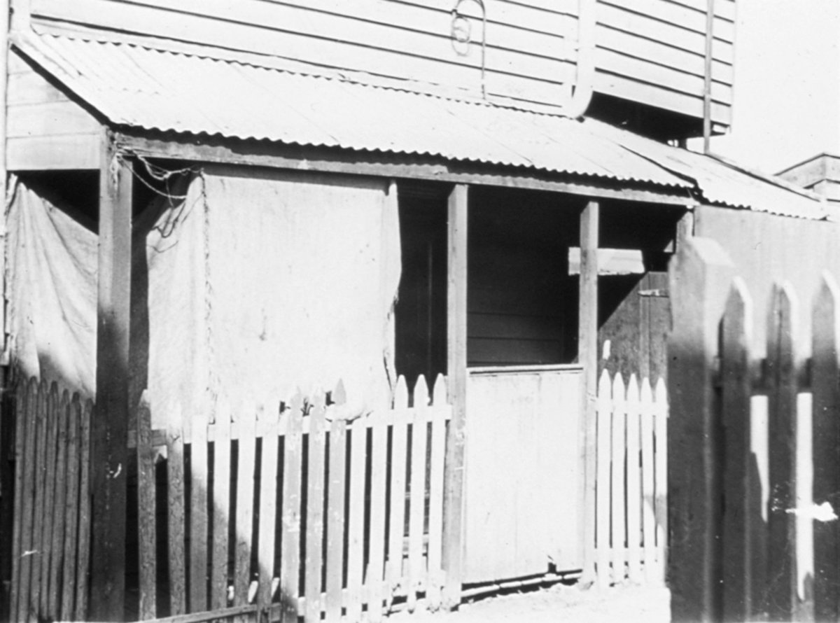 North Melb. [i.e. Melbourne] Off Avon Pl, North Melbourne (c. 1935)