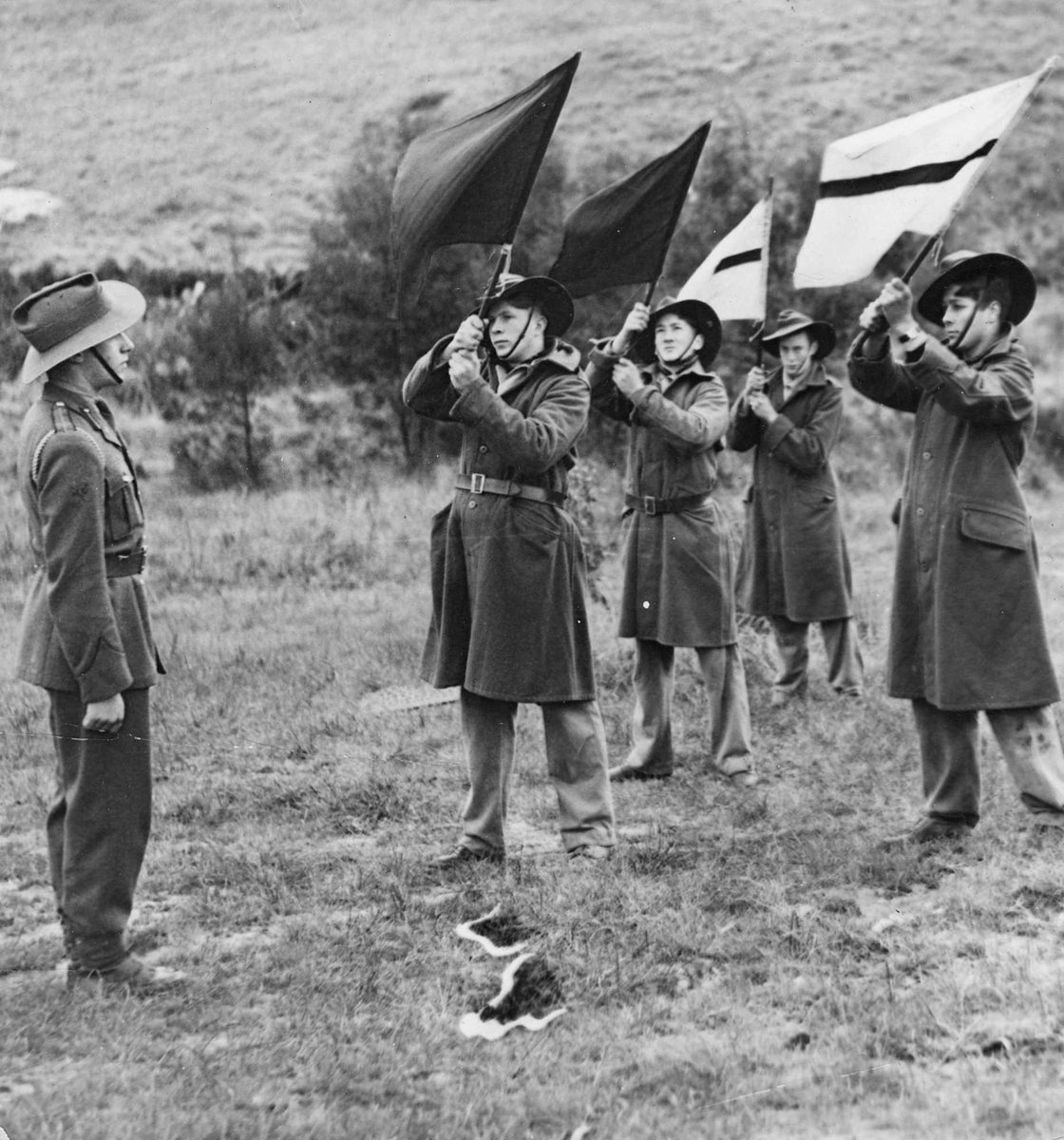 Signal class under Leut [i.e. Lieutenant] D. S. Kemsley Brighton Gram [i.e. Grammar] (c. 1942)