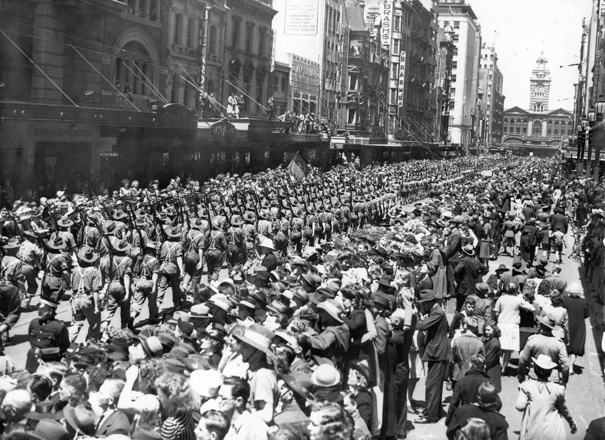 17th Brigade marching through Melbourne, St Kilda (c. 1943)