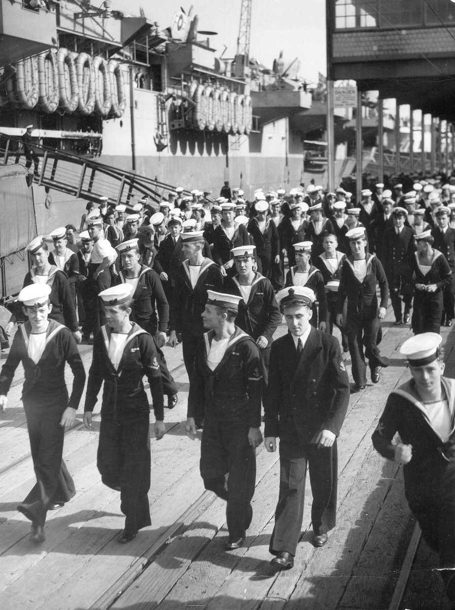 Visit by British aircraft carriers H.M.S. Glory, H.M.S. Indefatigable, H.M.S. Venerable, H.M.S. Implacable to Melbourne, 1946, Port Melbourne