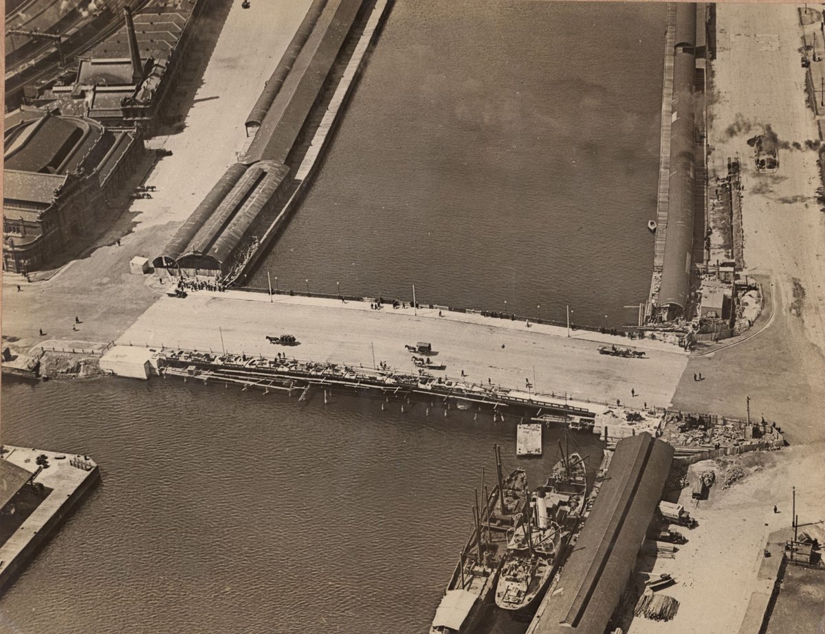2 p.m. on opening day, 12th February, 1930 - Spencer Street Bridge, [Melbourne, Vic.], Melbourne City