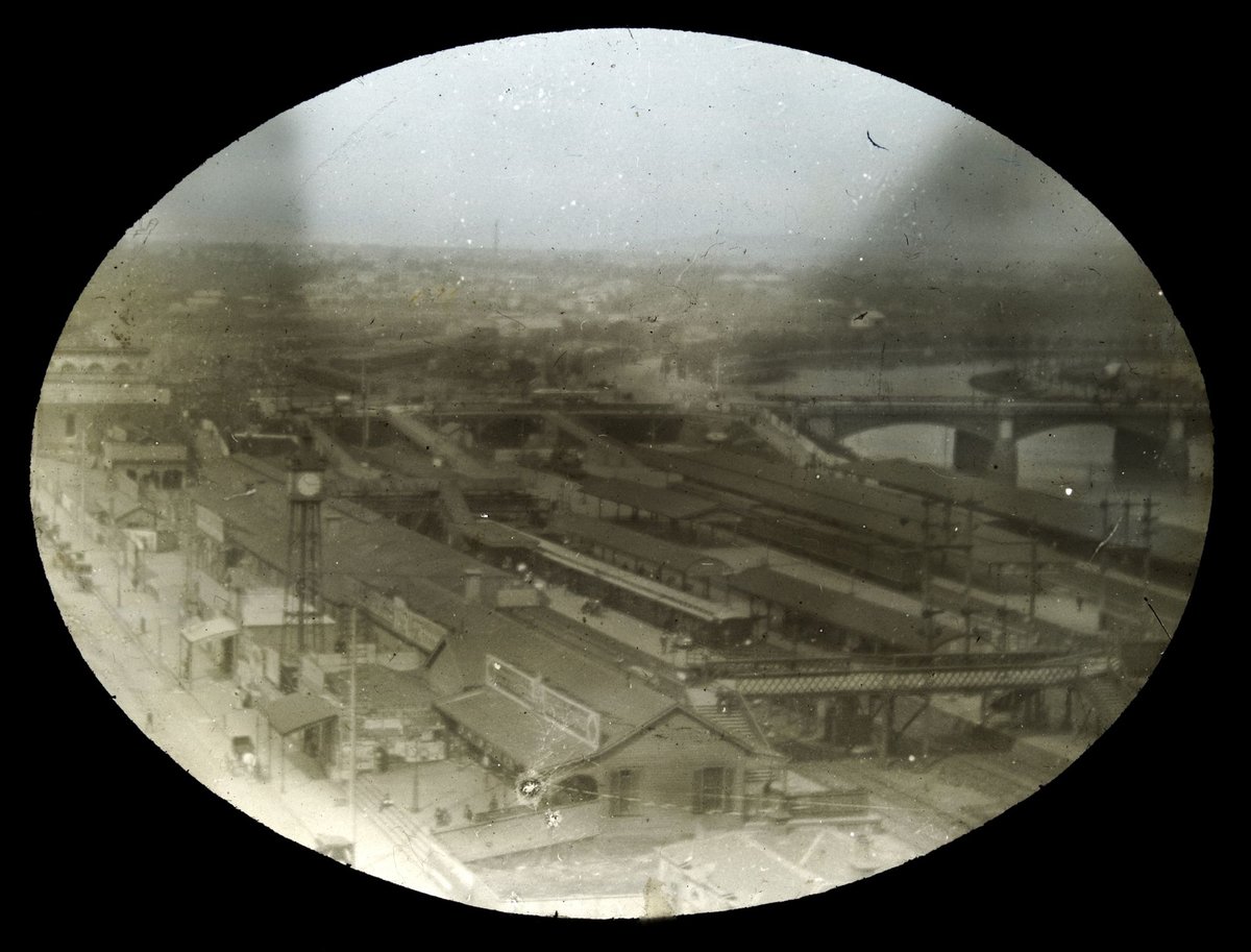 Aerial view of Flinders Street Station, Melbourne City (1920–35)