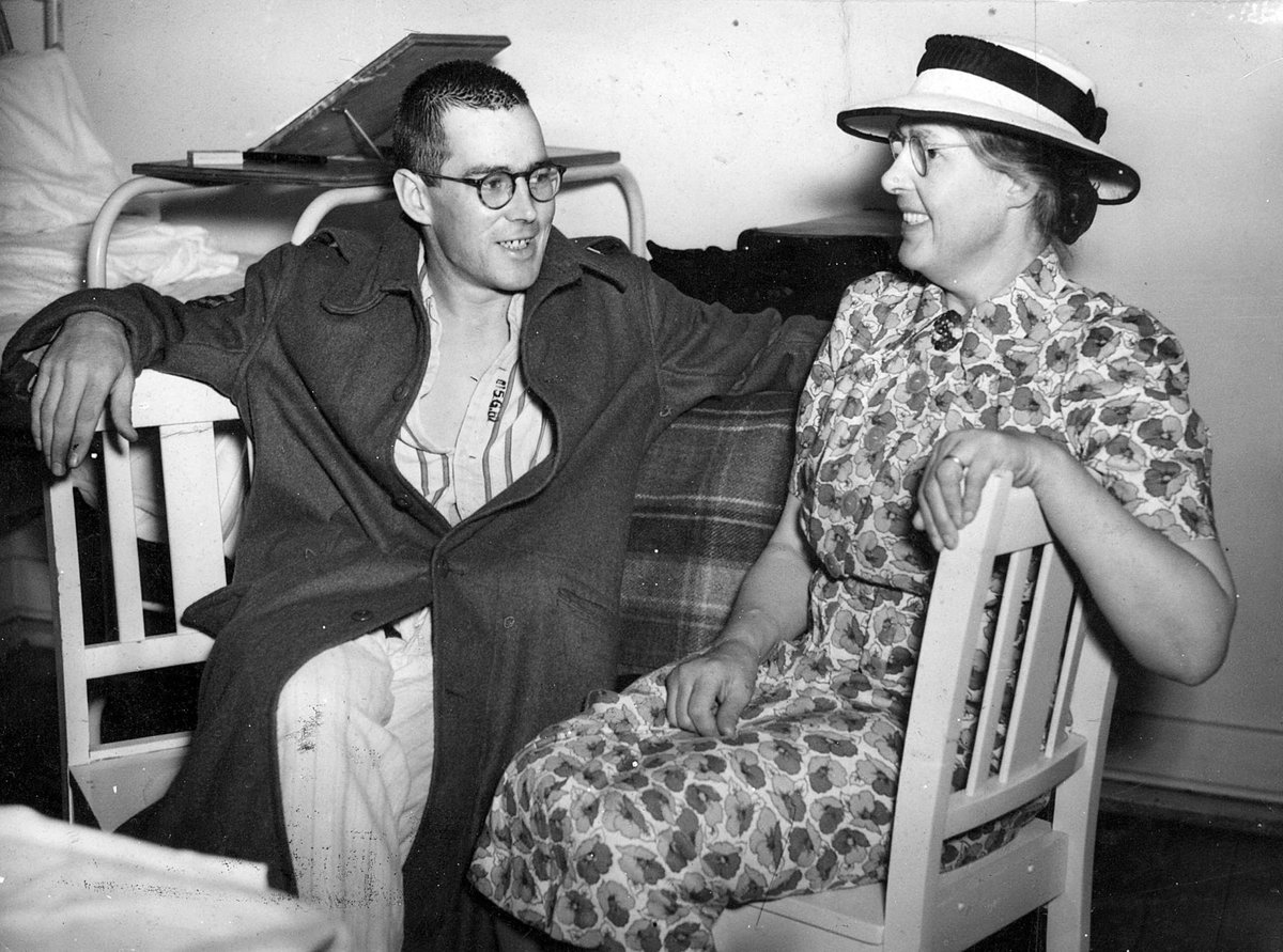 Cpl. D.R. Dooley of Ivanhoe was greeted by his mother on his return, wounded to a Victorian Hospital (c. 1943)