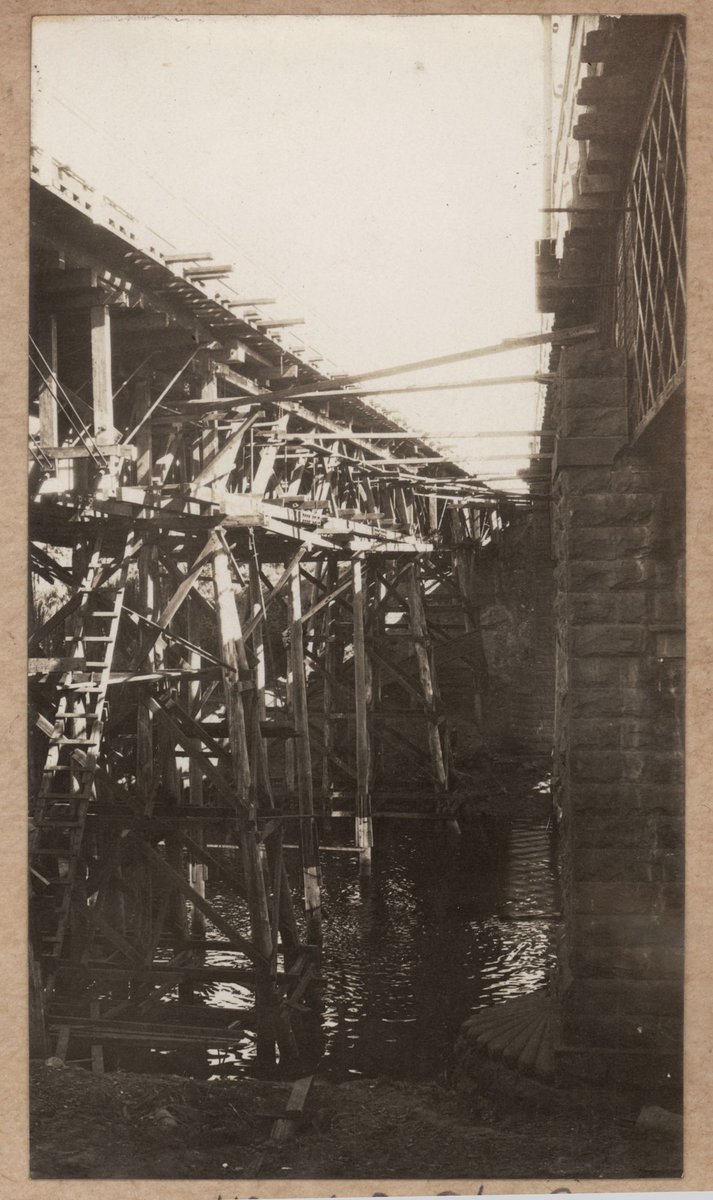 Hawthorn bridge - temporary bridge (c. 1930)