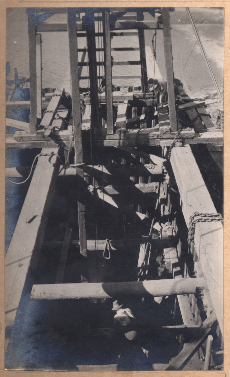 South Kensington to West Footscray. Bridge over Maribyrnong River : substructure (1926)