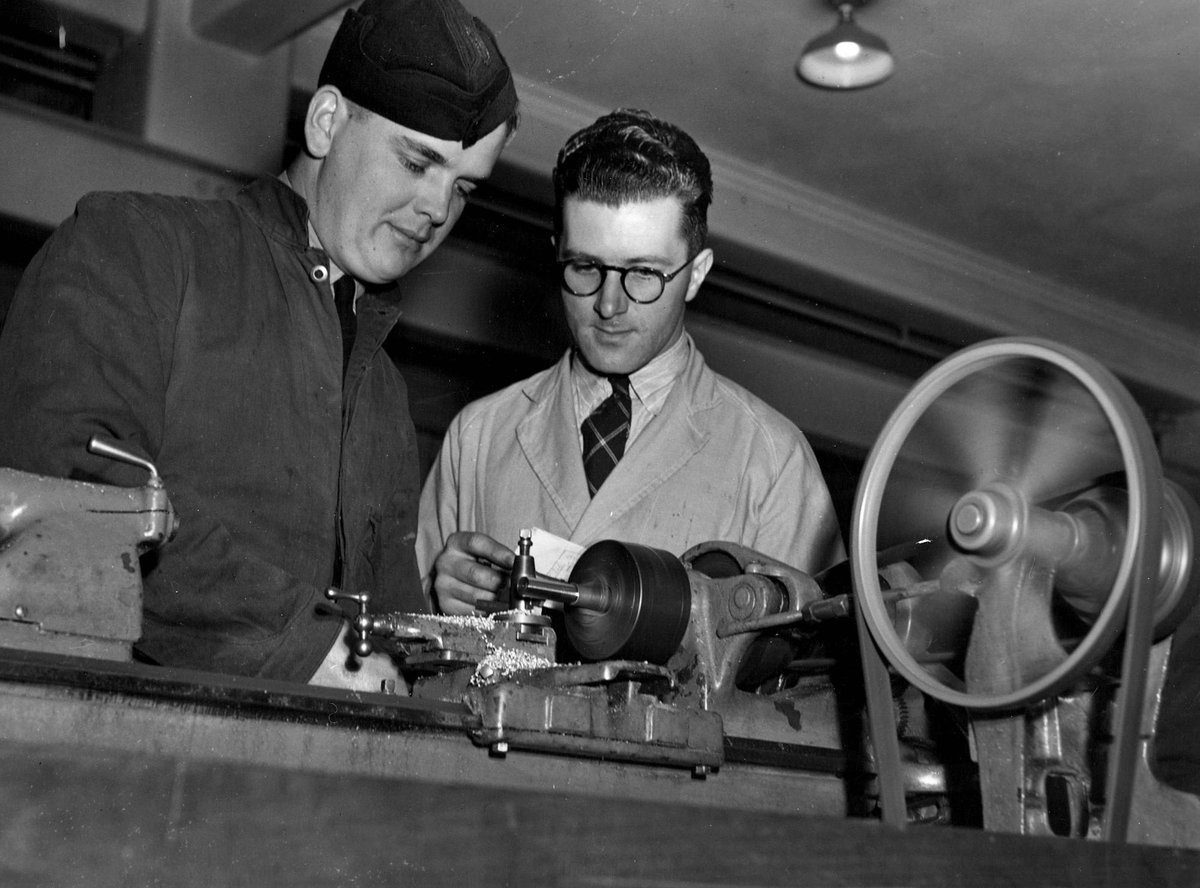 RAAF trainees at Melbourne Technical College (1938–44)