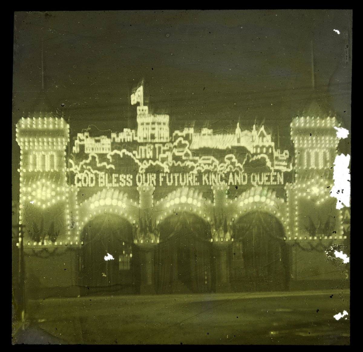 Decorated and illuminated building, Melbourne, for Royal Visit, Edward VII (1901)