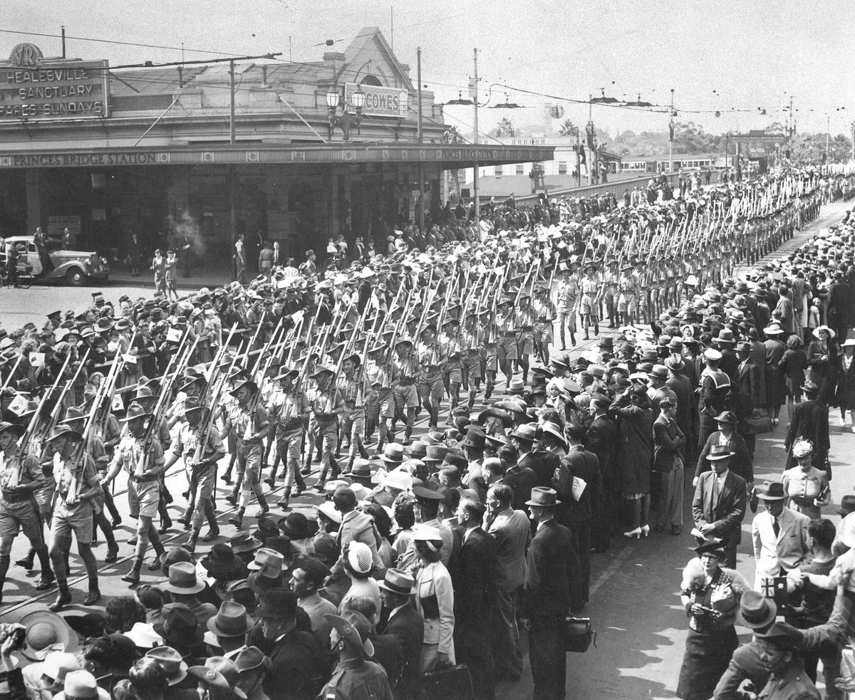 Australian soldiers in military marches in the streets of Melbourne, Melbourne City (1940–45)