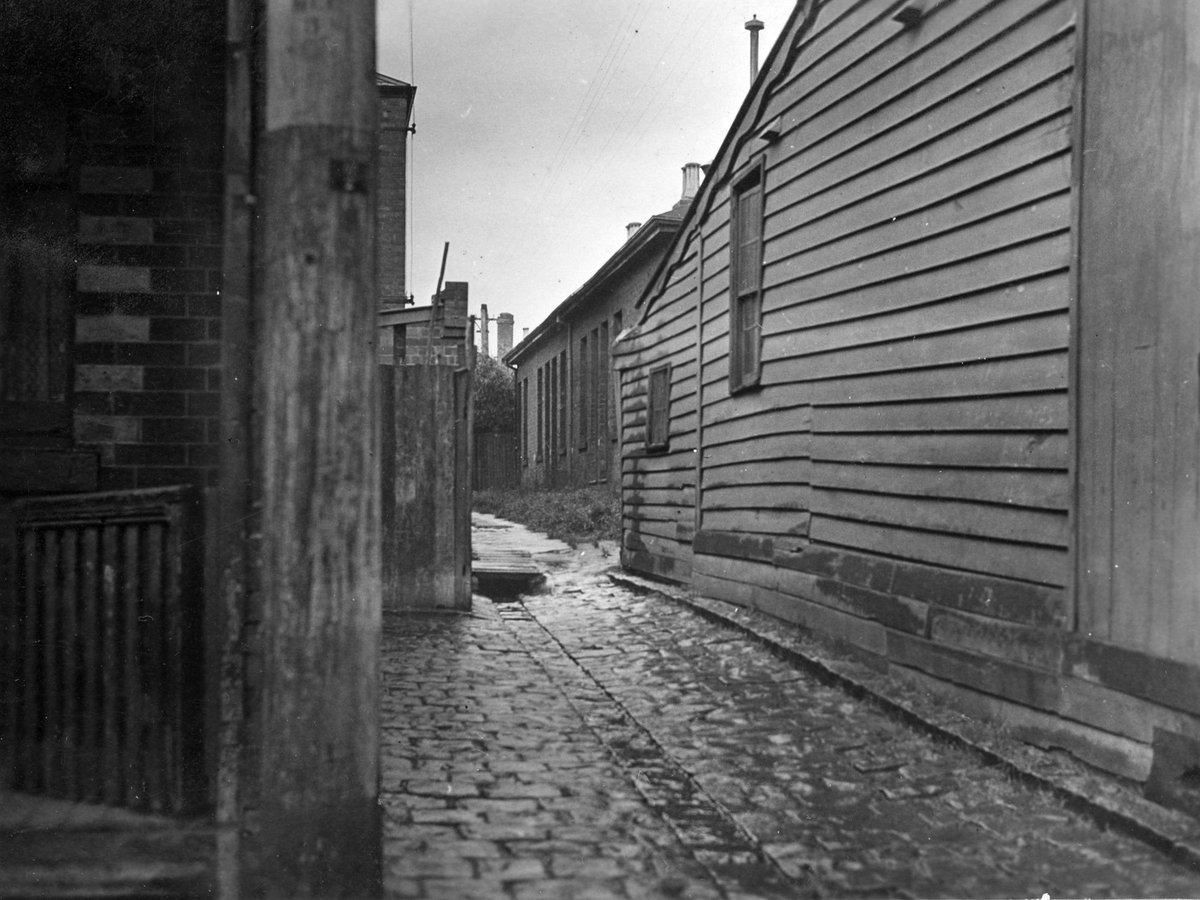 Carlton. Entrance to Airdale [i.e. Airedale] Place (c. 1935)