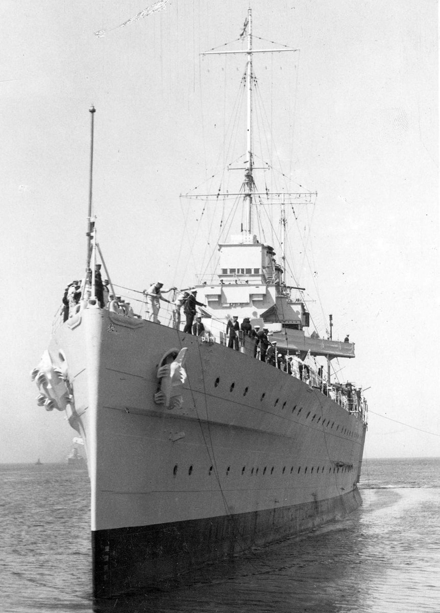 H.M.A.S. Australia docking at Port Melbourne (1948–54)