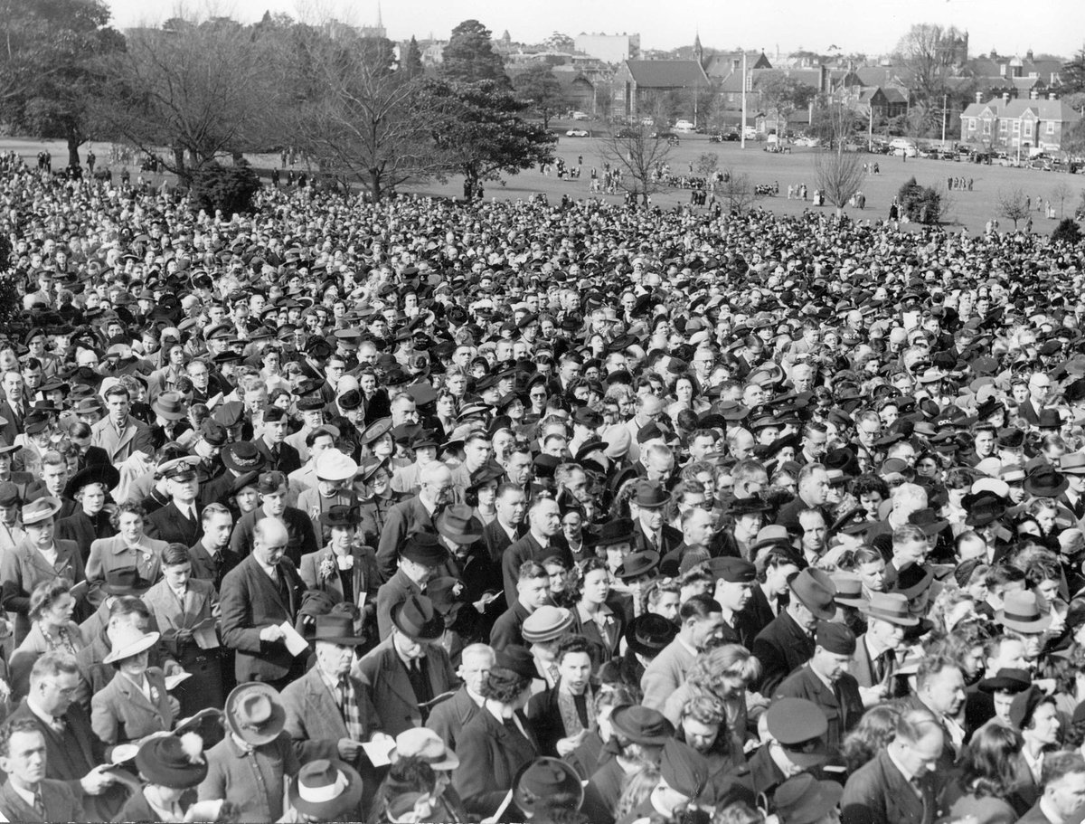 Victory celebrations in Melbourne, Melbourne City (c. 1945)