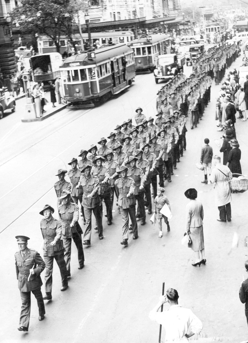 Australian soldiers in military marches in the streets of Melbourne, Melbourne City (1940–45)