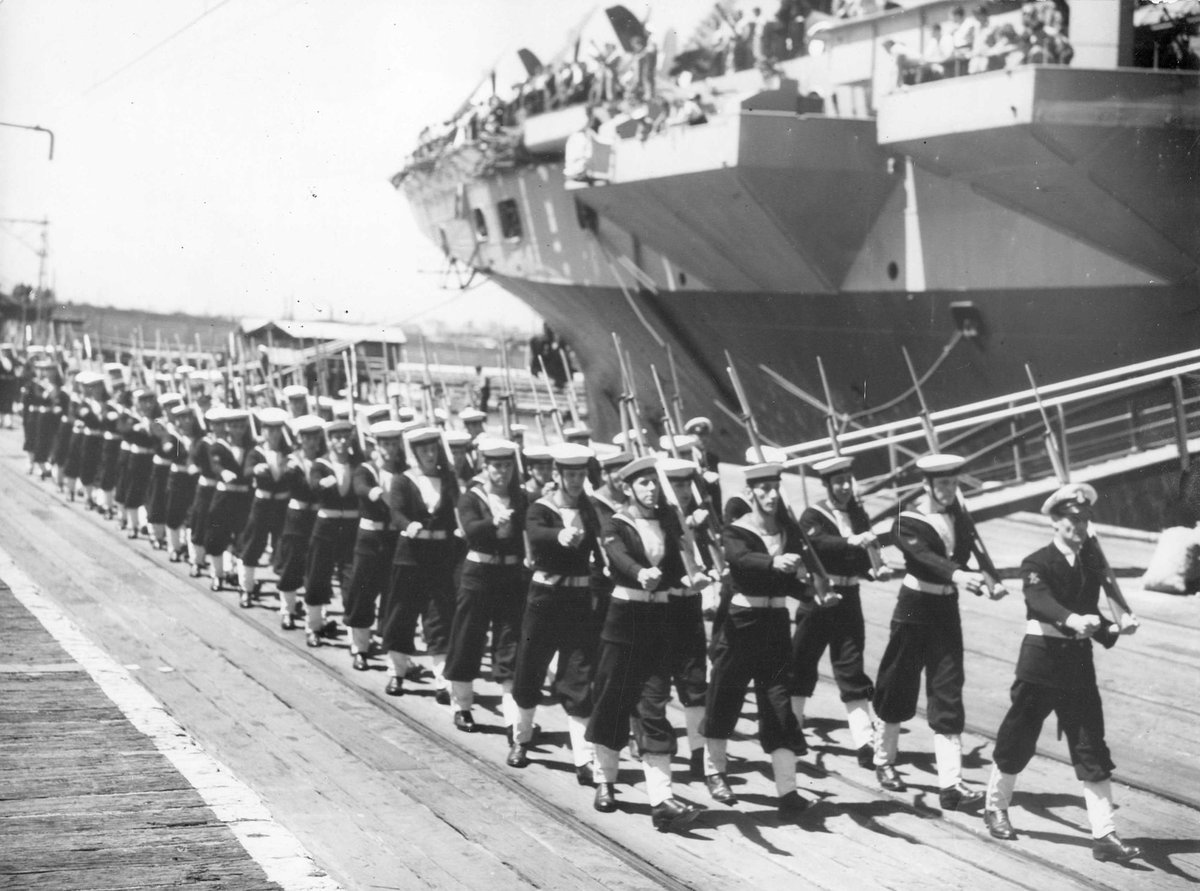 Visit by British aircraft carrier H.M.S. Glory to Melbourne, 1946