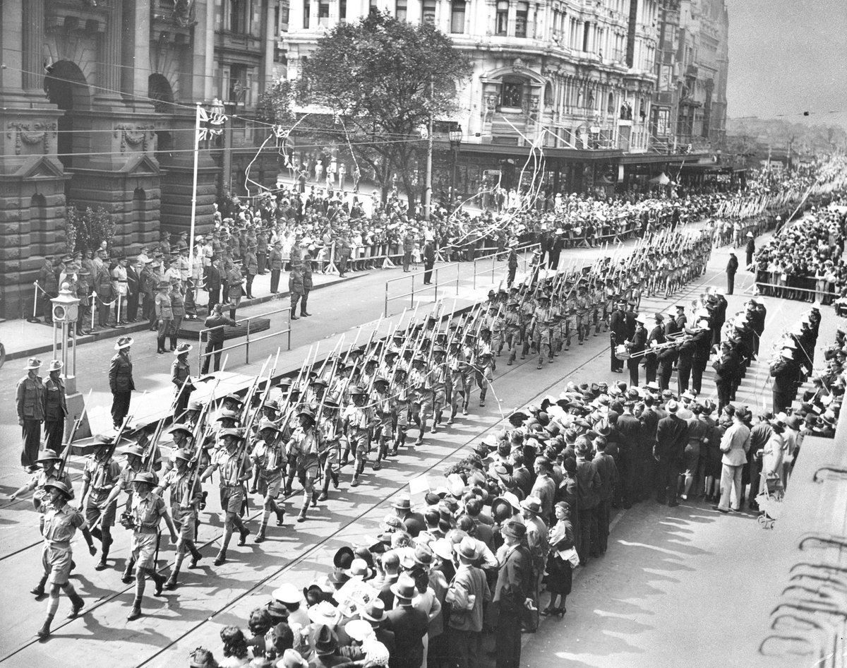 Australian soldiers in military marches in the streets of Melbourne, Melbourne City (1940–45)