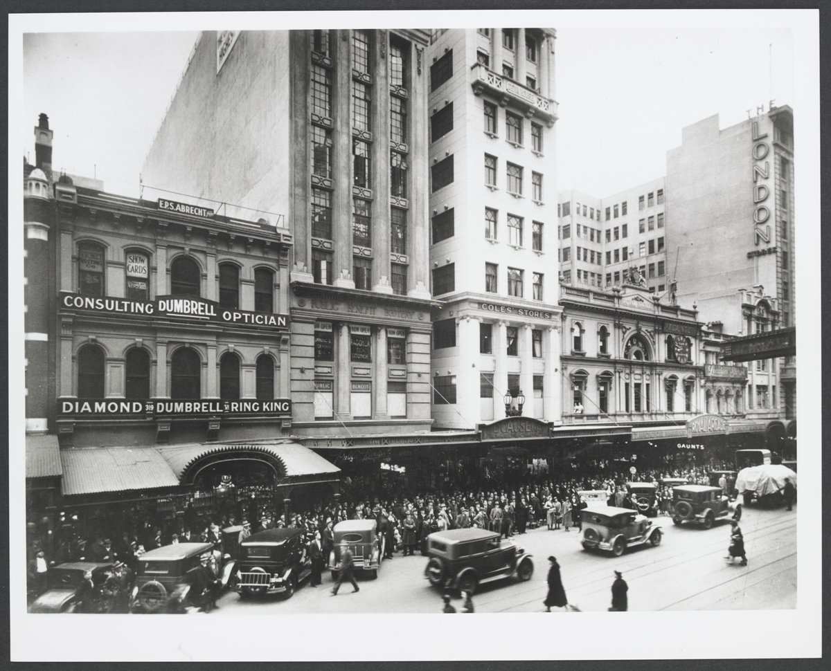 Elevated view across road towards crowds on path in front of Coles Variety Store in Deva House Melbourne Store No. 4 (1930–35)